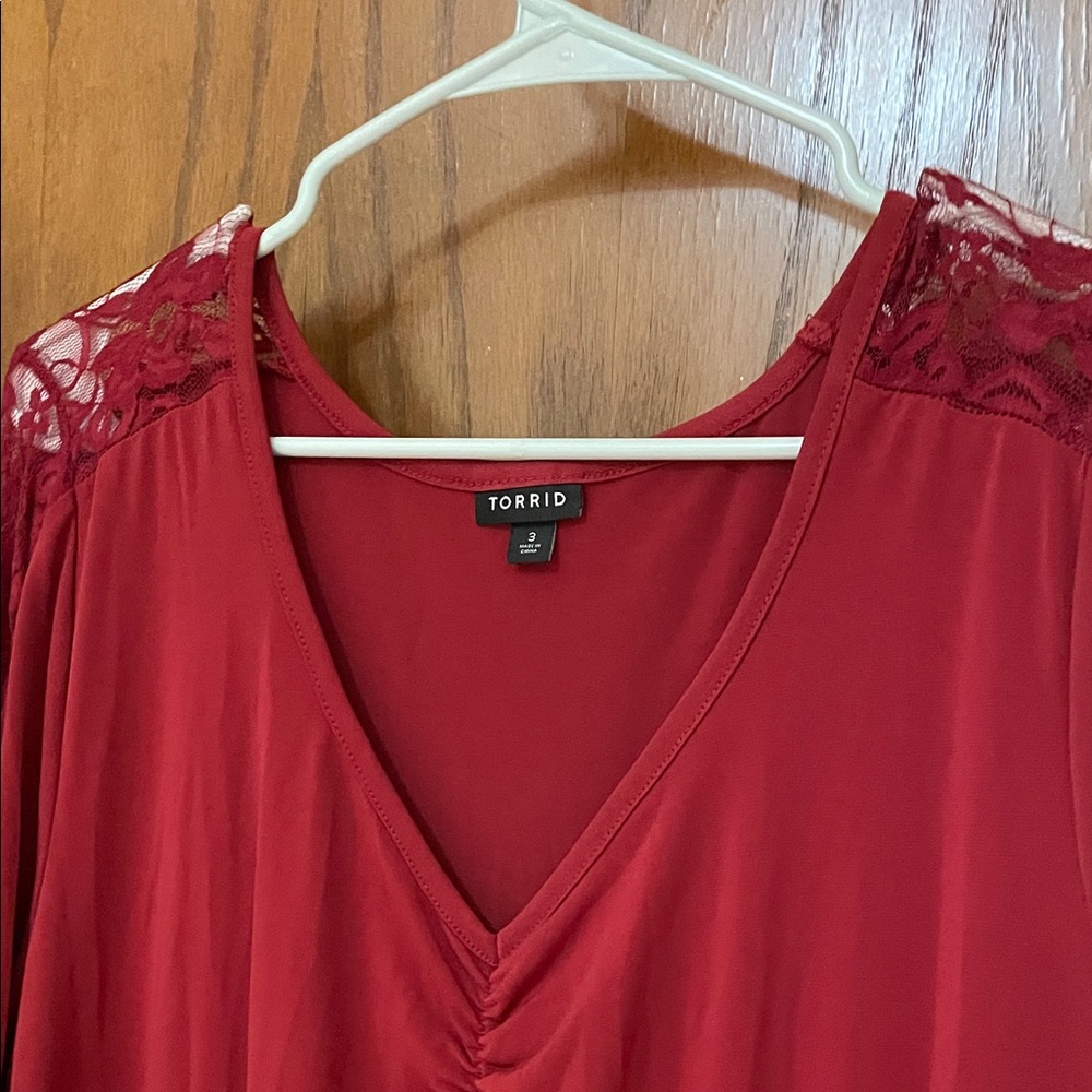 TORRID UEC Women’s Size 3 (22/24) Red Burgundy Lace Accent Top Shirt - Picture 5 of 8